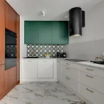 Zurawie - Food Hall, Parking & Stocznia By Downtown Aparthotel 4*