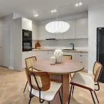 Aparthotel Zurawie - Food Hall, Parking & Stocznia By Downtown
