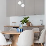 Aparthotel Zurawie - Food Hall, Parking & Stocznia By Downtown