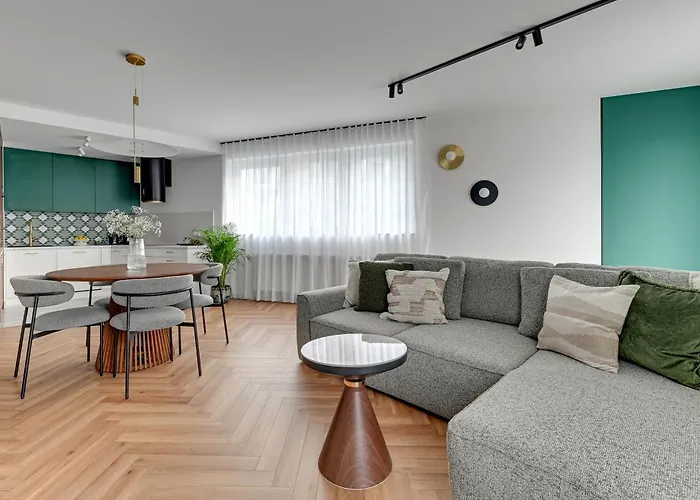 Zurawie - Food Hall, Parking & Stocznia By Downtown